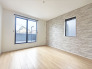 住宅街の２階南向きのお部屋です。日当たりはご覧のとおり。
