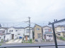 前面の住まいとの距離感があるから、圧迫感を感じません。
