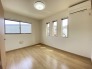 住宅街の２階南向きのお部屋です。日当たりはご覧のとおり。
