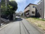車の通りも少ない閑静な住宅地。子育てにも、第二の人生にも。
