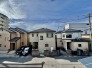 あたり一帯に住宅が広がる立地、低層住居専用地域ならでは。
