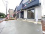 セカンドカーにも便利、駐車２台可の敷地。
