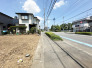 前面道路は歩道も整備され、小さなお子様にも安心です。
