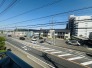 前面の住まいとの距離感があるから、圧迫感を感じません。
