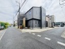 前面道路は歩道も整備され、小さなお子様にも安心です。
