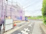 2号棟 幅員の狭い道ですが、車通りの少ない住宅街に立地してます。
