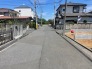 駐車が苦手な方にも嬉しい、前面６ｍ道路に面した敷地。
