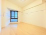 洋室は子供部屋にもちょうどいいサイズ感、６帖。

