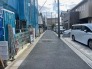 1号棟 住民の方が主に利用する交通量少なめの道路に面してます。
