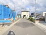 6号棟 前面道路は歩道も整備され、小さなお子様にも安心です。
 2026/05/04m
