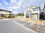 前面道路は歩道も整備され、小さなお子様にも安心です。

