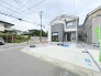 幹線道路から１本入った現地は、想像以上に静かに感じられます。

