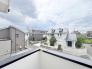 車通りの少ない閑静な住宅地、のびのびした子育てに適します。
