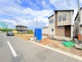 1号棟 前面道路は歩道も整備され、小さなお子様にも安心です。
