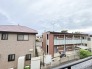 低層住居専用地域ならではのベランダの光景。辺りには高い建物がありません。
