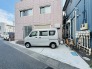 マイカースペースを１台分確保。現地で車幅と共にご確認ください。
