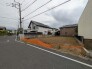 駐車が苦手な方にも嬉しい、前面６ｍ道路に面した住まい。
