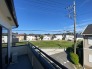 車通りの少ない閑静な住宅地、のびのびした子育てに適します。
