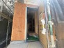 この扉を開けると、新築の木の匂いが待ってます。
