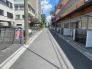 車通りの少ない前面道路、のびのびした子育てにも適します。
