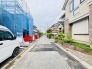 1号棟 前面道路は歩道も整備され、小さなお子様にも安心です。

