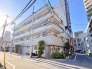 練馬駅徒歩５分の近さ。 忙しい朝が助かる立地、 暮らしにゆとりが生まれます。
