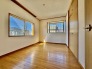 住宅街の２階南向きのお部屋です。日当たりはご覧のとおり。
