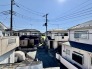 あたりには住宅を中心とした建物が広がります。
