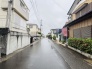 前面道路は歩道も整備され、小さなお子様にも安心です。
