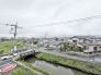 前面の住まいとの距離感があるから、圧迫感を感じません。
