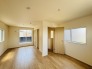 将来的には間仕切りして２部屋に変更可能な洋間。成長に合わせた間取り変更が可能なタイプ。
