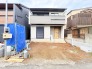 2号棟 久喜駅まで徒歩１２分。この距離だと、運動不足も少し解消されるかも。
