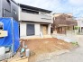 2号棟 駐車場は２台まで駐車可能。マイカーの車幅もお確かめください。
