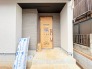 2号棟 この扉を開けると、新築の木の匂いが待ってます。
