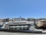 前面の住まいとの距離感があるから、圧迫感を感じません。
