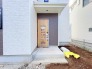 2-C号棟 この扉を開けると、新築の木の匂いが待ってます。
