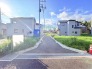 2-B号棟 幹線道路から１本入った現地は、想像以上に静かに感じられます。
