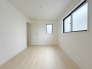 新築の木の匂いのする室内。写真では伝わらないので、ぜひ現地でお確かめください。
