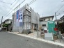 車通りの少ない閑静な住宅地、のびのびした子育てに適します。
