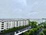 前面の住まいとの距離感があるから、圧迫感を感じません。

