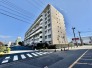 車通りの少ない閑静な住宅地、のびのびした子育てに適します。
