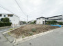 車通りの少ない閑静な住宅地、のびのびした子育てに適します。
