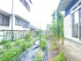 広々とした南庭は、太陽の下のリビングかもしれません。
