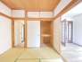押し入れは上段に布団を、下段部分をおもちゃ箱入れとして活用される方が増えてます。
