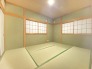 日本人ならやっぱり和室。日当たりのいいこのお部屋でゴロゴロできます。
