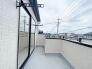 1号棟 らくらくお洗濯を助ける広いバルコニー。
