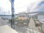 車通りの少ない閑静な住宅地、のびのびした子育てに適します。
