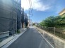 車通りの少ない住宅街に立地してます。
