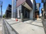 セカンドカーにも便利、駐車２台可の敷地。
