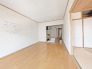 ご家族みんながゆったりくつろげる広々リビング。（リフォーム前）
